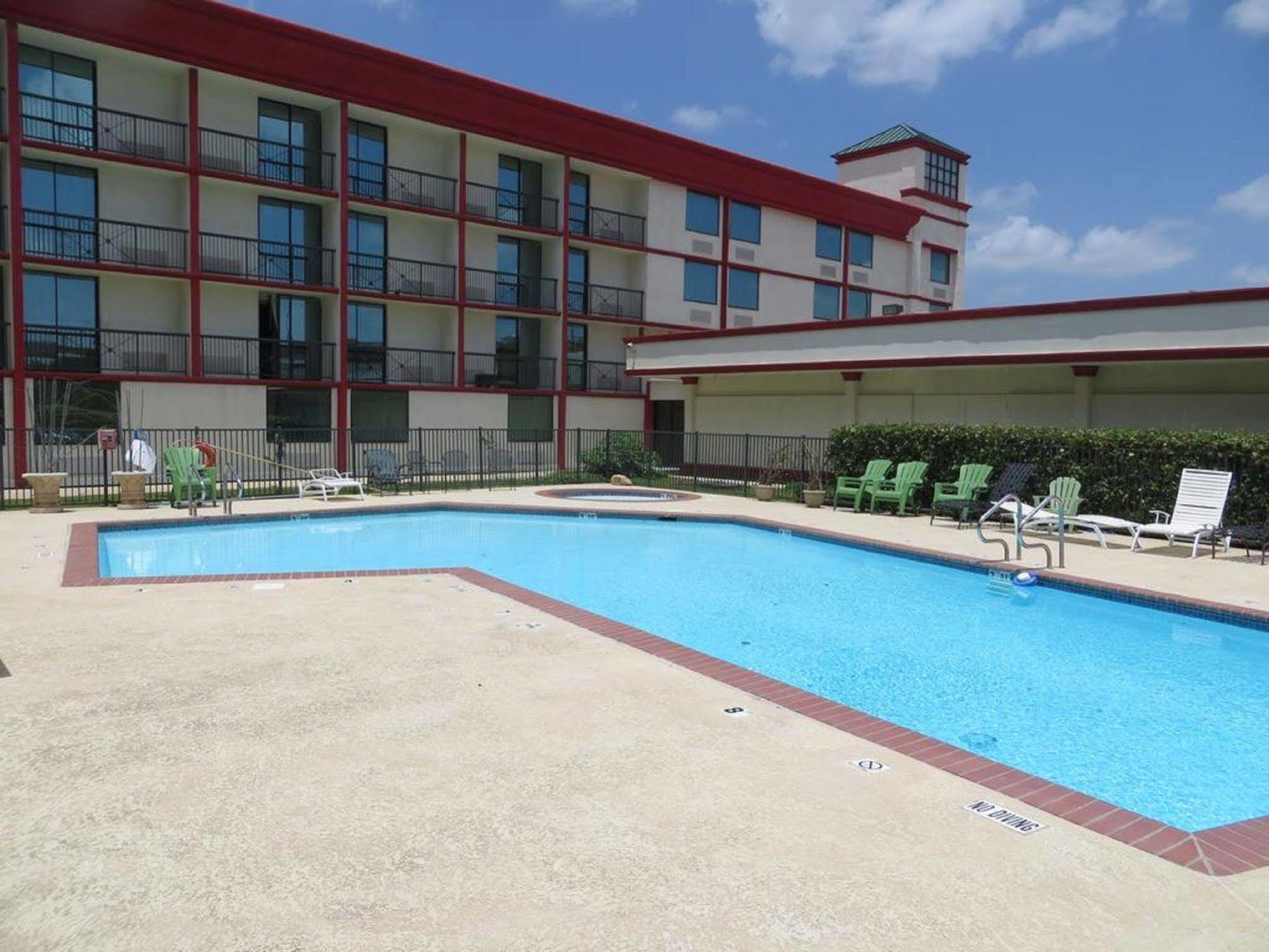 Gateway Hotel Dallas Exterior foto